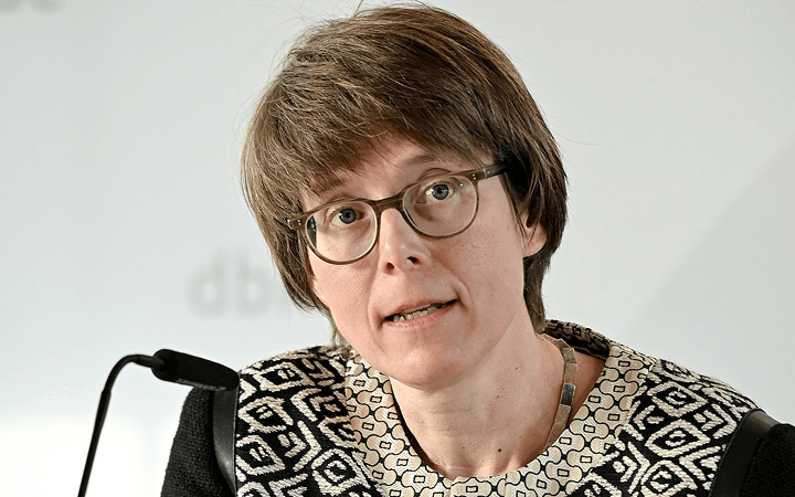 Beate Gilles: Generalin oder Sekretärin?