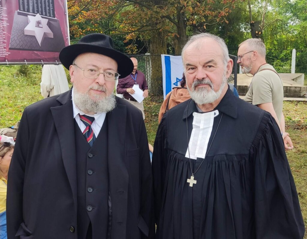 Pfarrer i.R. Hans-Joachim Scholz (re.) mit dem Oberrabbiner von Tscherniwzi (Czernowitz), Schapsa Israilowitsch Averuch (August 2025). Foto: H.-J. Scholz. Zwei Köpfe, Beiträge zu Religion und Zeitgeschehen, Norbert Abt und Eva Heuse
